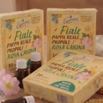 Confezioni di fiale pappa reale propoli e rosa canina Apicoltura Gardin con fiori e miele